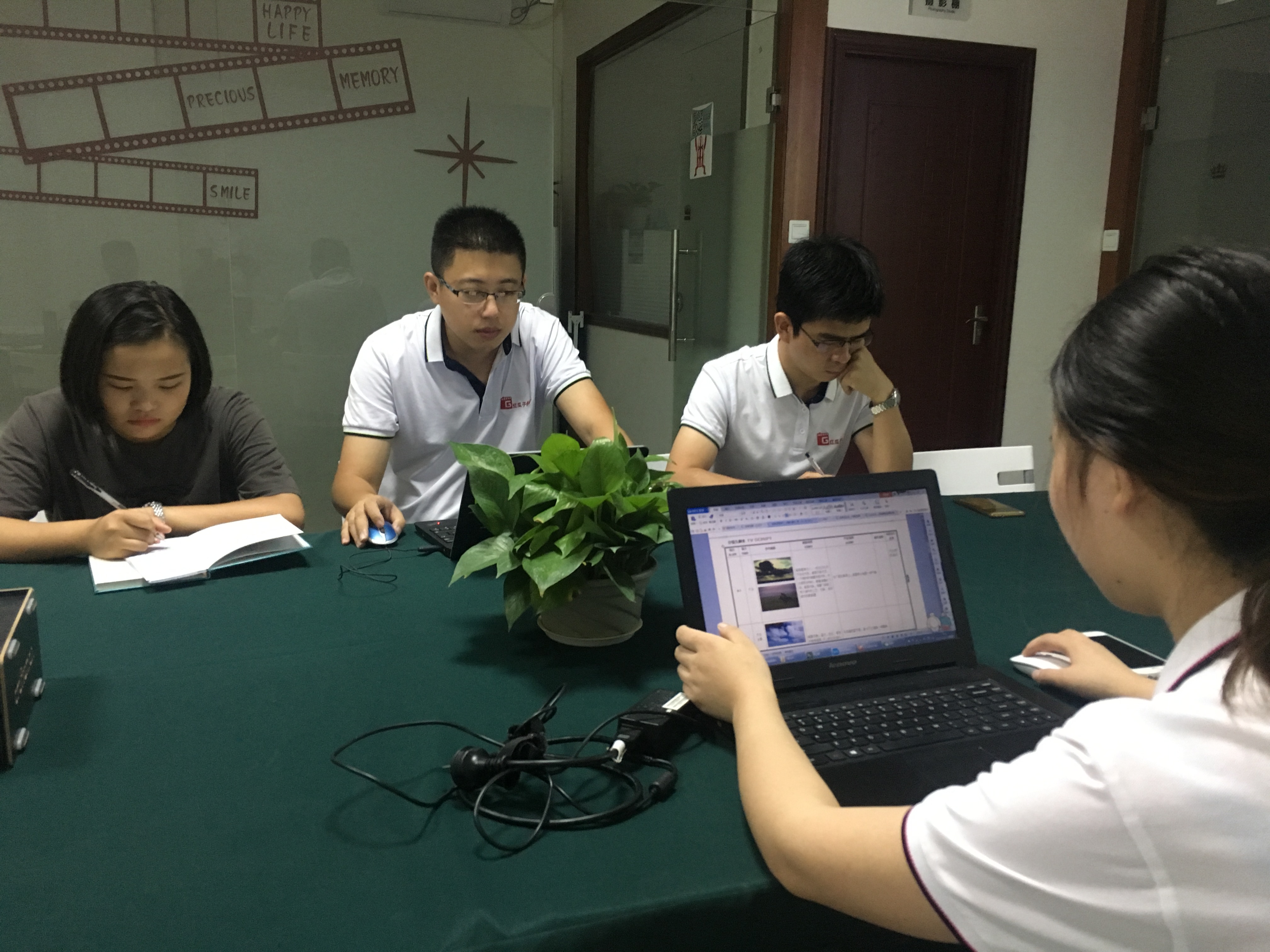 73期瓜瓜早課堂-你有留意衣領系了幾顆扣子嗎? 73期瓜瓜早課堂-你有留意衣領系了幾顆扣子嗎?