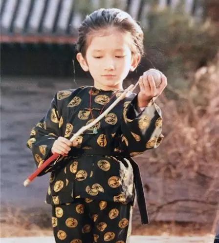 敬仰的靈魂剪輯師-神壇上企業宣傳片的舞者 敬仰的靈魂剪輯師-神壇上企業宣傳片的舞者