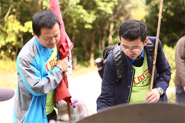 你在故宮修文物,我在紅瓜子拍企業(yè)宣傳片 你在故宮修文物,我在紅瓜子拍企業(yè)宣傳片