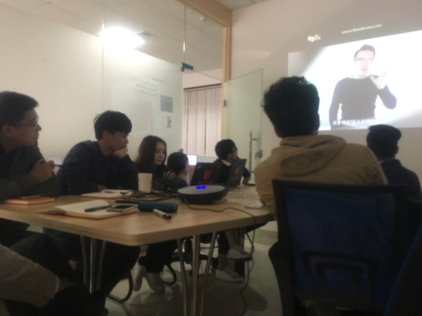 奧斯卡是我們制作企業宣傳片的大腿