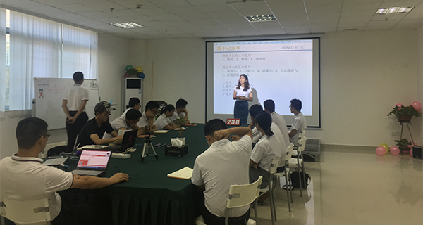 視頻制作專家_瓜瓜早課堂(238)-別在客戶穿上外套的時(shí)候！去開空調(diào)